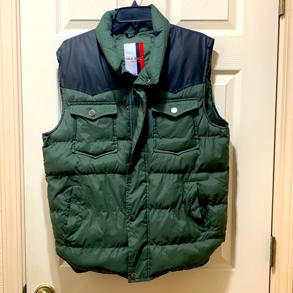 Men’s True Rock Army Green Puffer Vest Size Medium